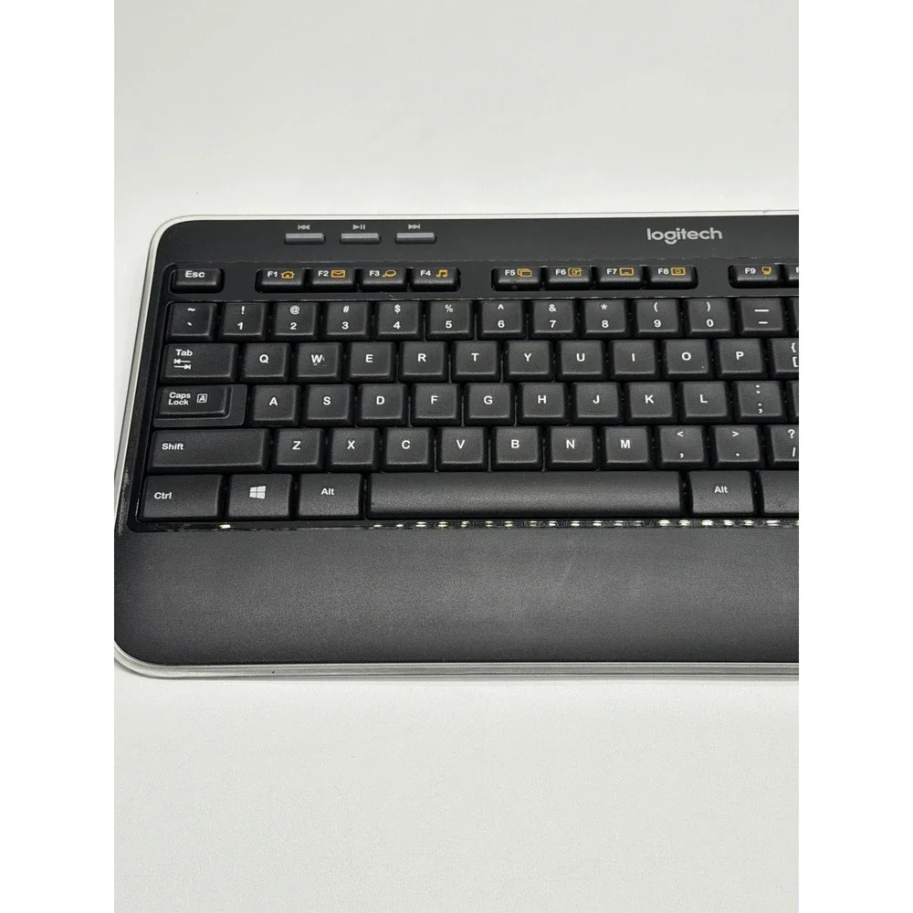 Logitech K520 Wireless Full Size Keyboard Black‎ Silver Multimedia Keys K520